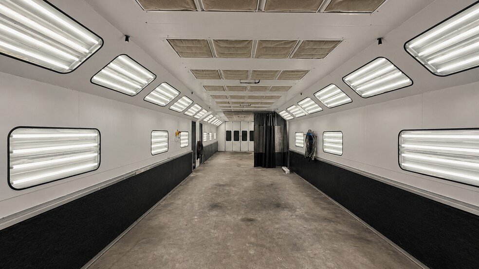 More Photos Of 10155 New Kings Rd, Jacksonville Warehouse For Lease