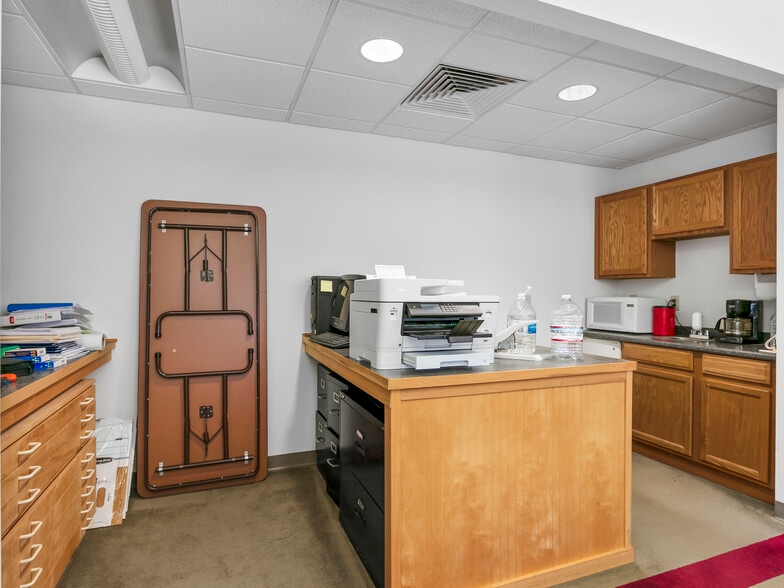 More Photos Of 1070 Tunnel Rd, Asheville Office For Sale