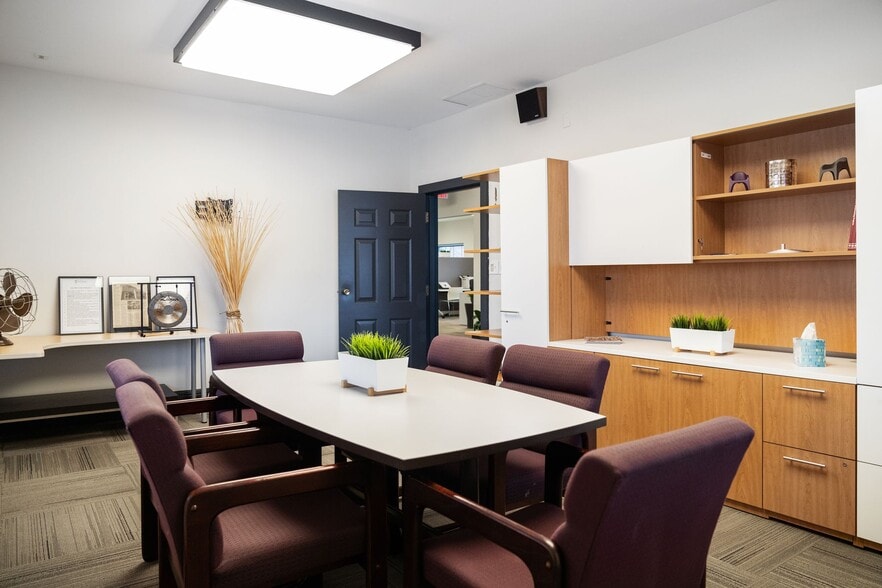 More Photos Of 1015 E Broad St, Columbus Coworking Space