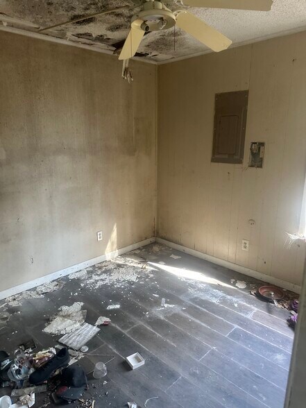 More Photos Of 207-209 Carl St, Leesville Apartments For Sale