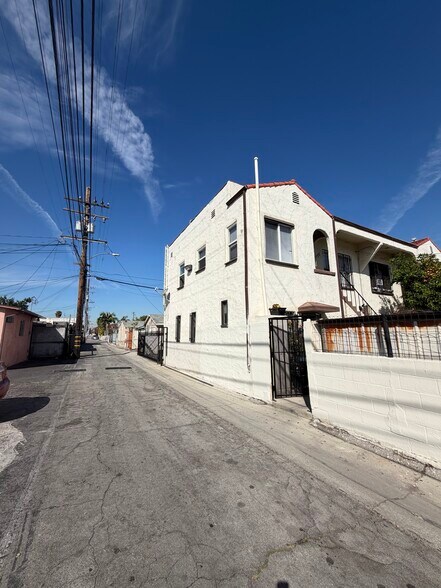 More Photos Of 757 Leonard Ave, Los Angeles Apartments For Sale