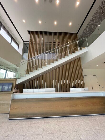 More Photos Of 2237 S Acadian Trwy, Baton Rouge Office For Lease