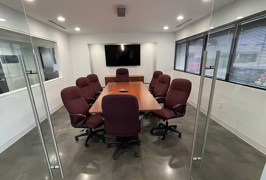 More Photos Of 7900 Tanners Gate Ln, Florence Office For Lease