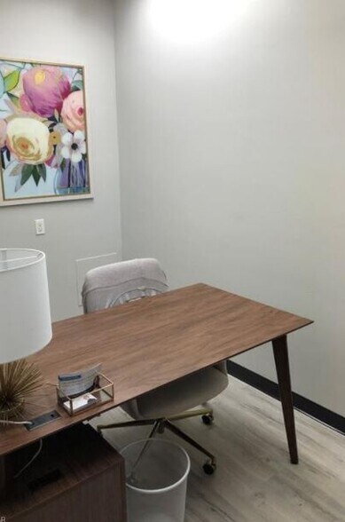 More Photos Of 101-121 Lakeshore Rd, St Catharines Freestanding For Lease