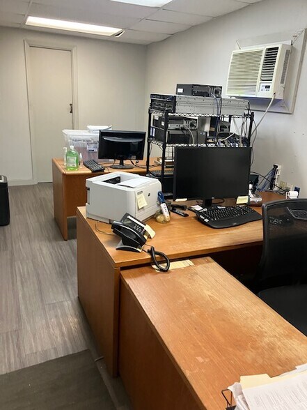 More Photos Of 5225 Cesar Chavez St E, Austin Industrial For Sale