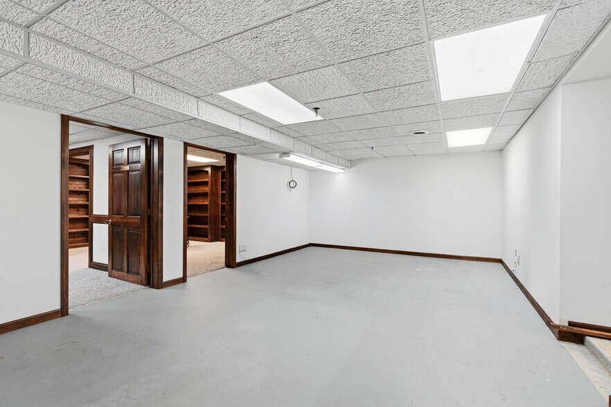 More Photos Of 244 Wilson Dr, Xenia Medical For Sale