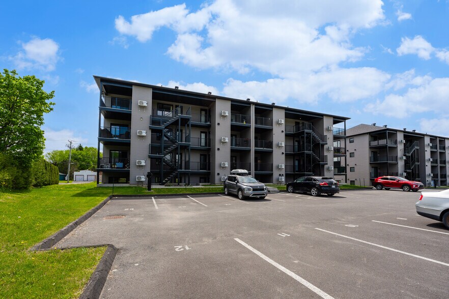 More Photos Of 365 Rue Adams E, Richmond Apartments For Sale