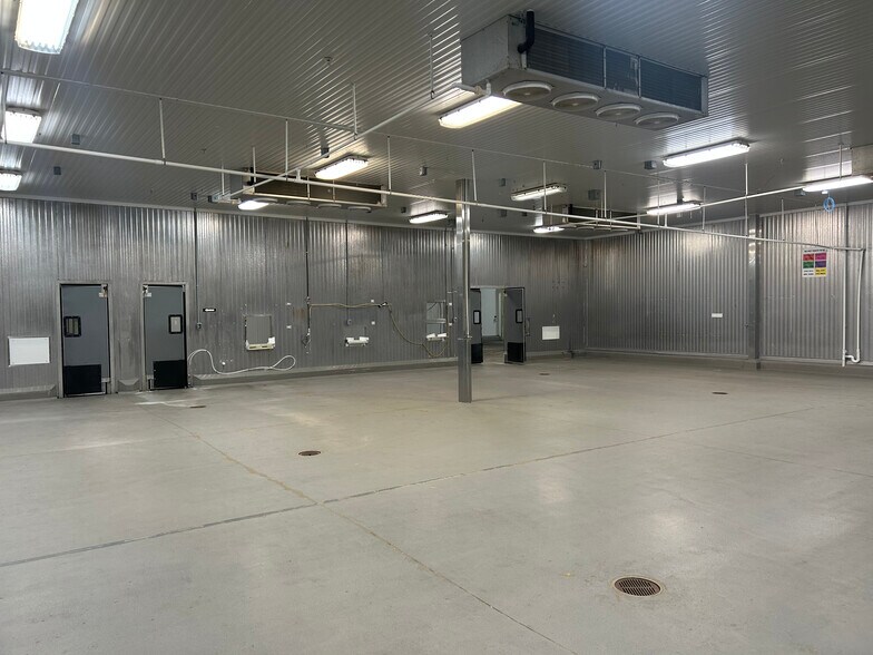 More Photos Of 2805 W Service Rd, Eagan Warehouse For Sale