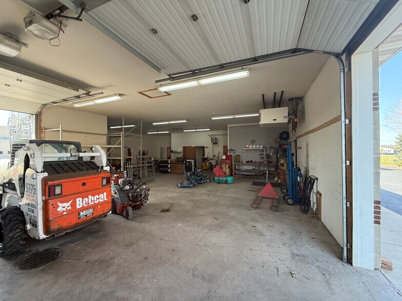 More Photos Of 1262 S Bridge St, Yorkville Service For Sale