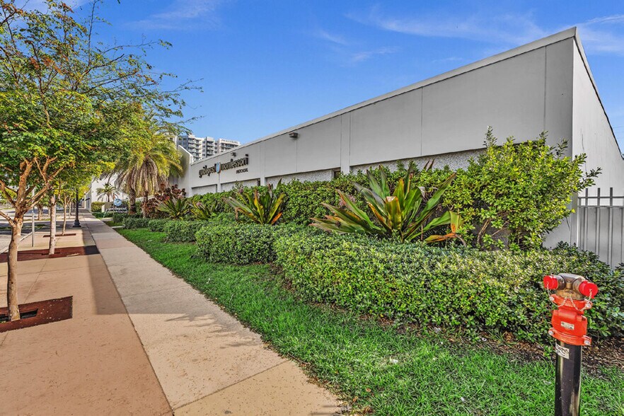 More Photos Of 353 Hiatt Dr, Palm Beach Gardens Schools For Sale