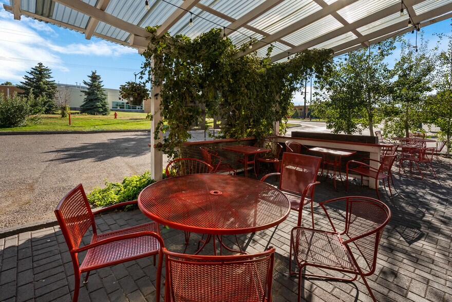 More Photos Of 2711 W College St, Bozeman Restaurant For Sale