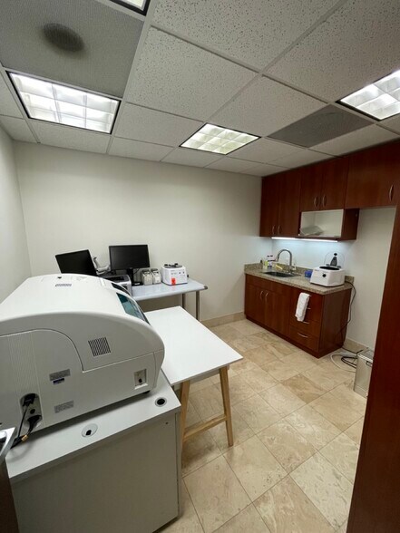 More Photos Of 2314 Newport Blvd, Costa Mesa Office For Lease