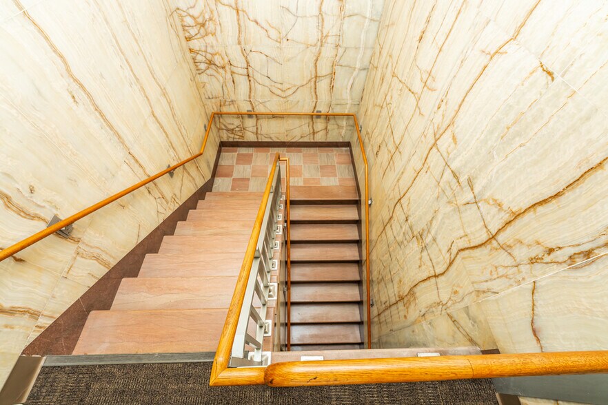More Photos Of 130 N Ridgewood Ave, Daytona Beach Office For Sale