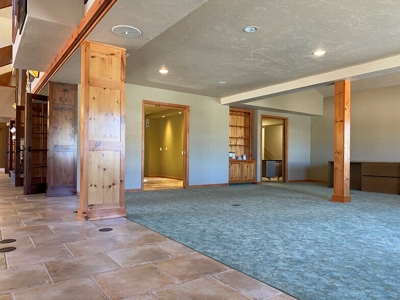 More Photos Of 173 Frontage Rd, South Fork Freestanding For Lease