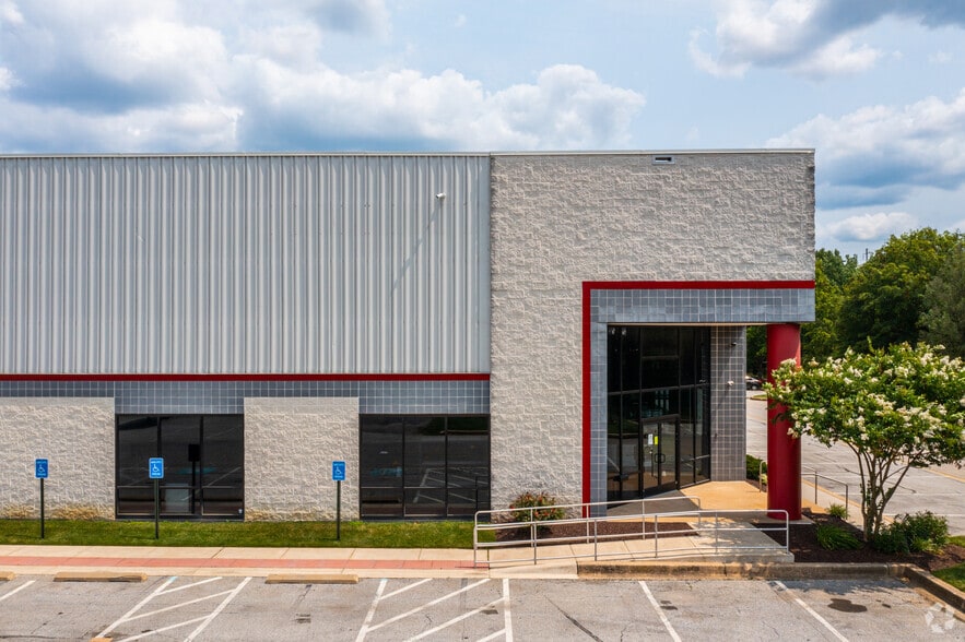 More Photos Of 500-514 Interchange Blvd, Newark Unknown For Lease