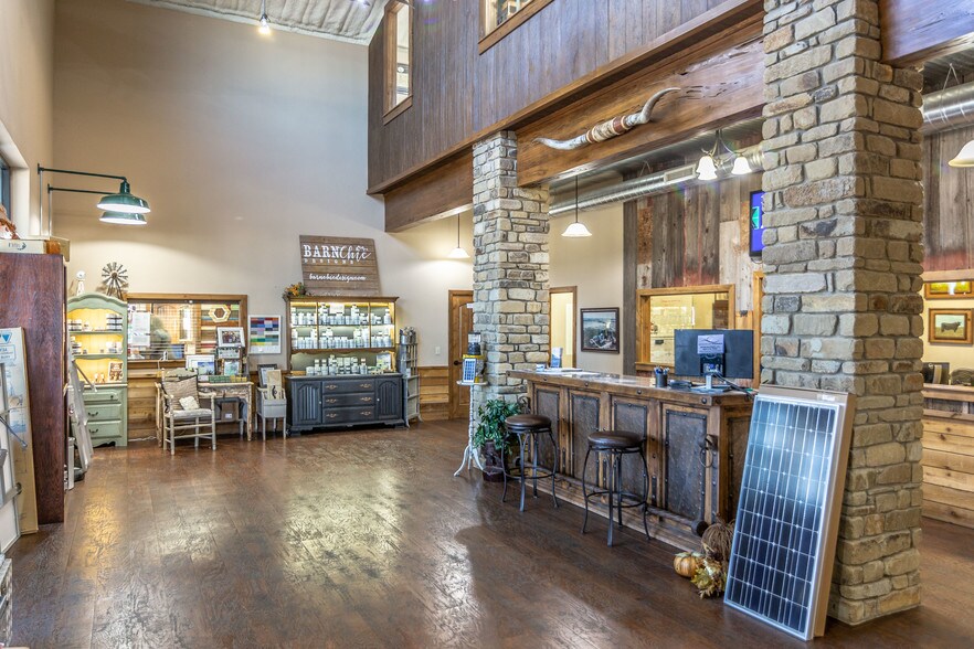 More Photos Of 1520 E Eagle Rd, Weatherford Light Manufacturing For Sale