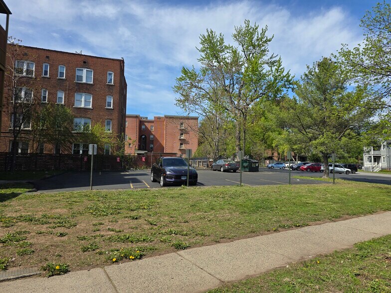 More Photos Of 48-50 Main St, Hartford Office Residential For Sale