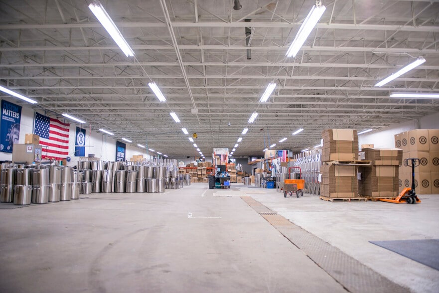 More Photos Of 3866-3870 N Fratney St, Milwaukee Warehouse For Lease