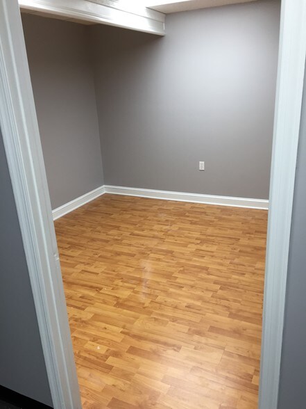 More Photos Of 28 Liberty St, Westminster Apartments For Lease