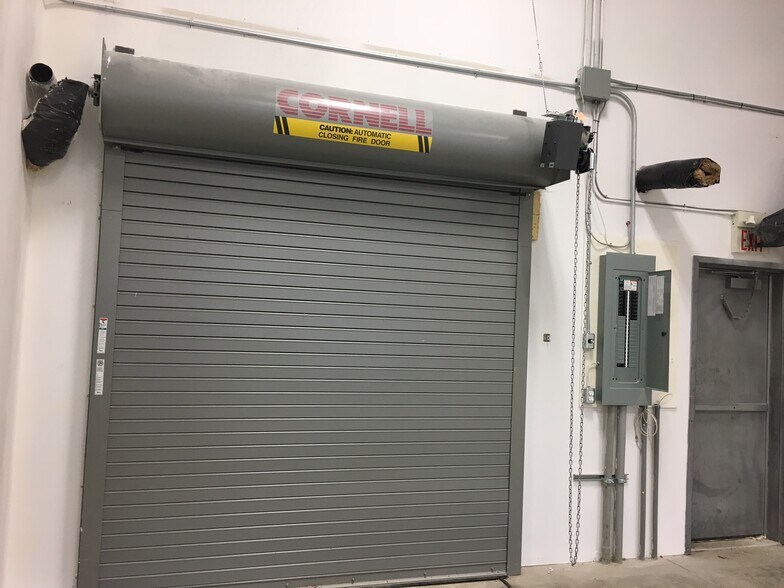 More Photos Of 974 Boulder Blvd, Stony Plain Warehouse For Lease