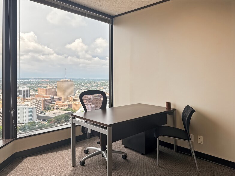 More Photos Of 1100 Poydras St, New Orleans Coworking Space