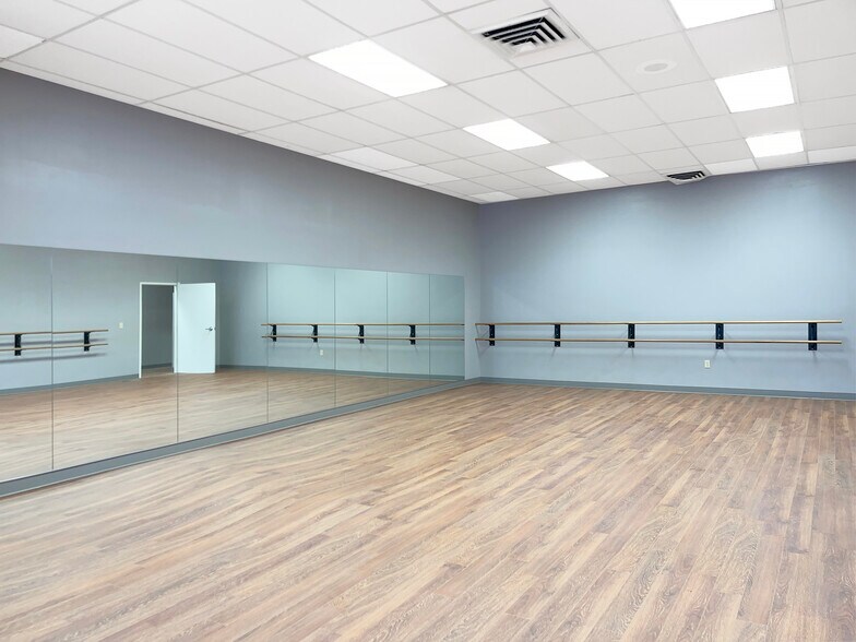 More Photos Of 8426 N Lombard St, Portland Storefront Retail Office For Sale
