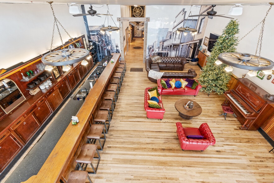 More Photos Of 417 Main St, Ashton Specialty For Sale