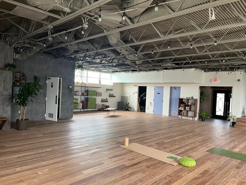 More Photos Of 6801 S West Shore Blvd, Tampa Freestanding For Lease