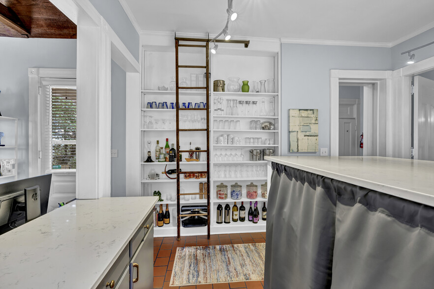 More Photos Of 412 S 3rd St, Wilmington Hospitality For Sale