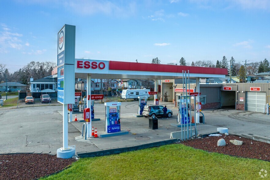 More Photos Of 2404 68th Ave SE, Calgary Service Station For Sale