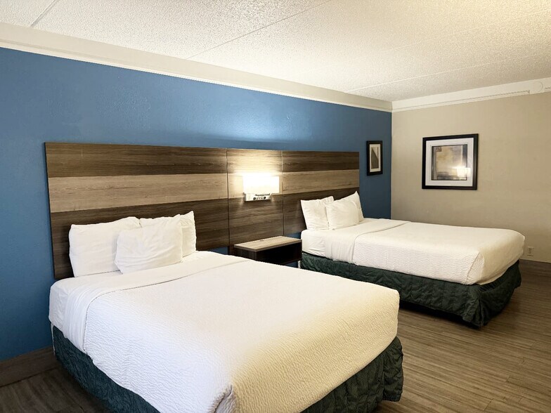 More Photos Of 11033 W Gateway Blvd, El Paso Hotel For Sale