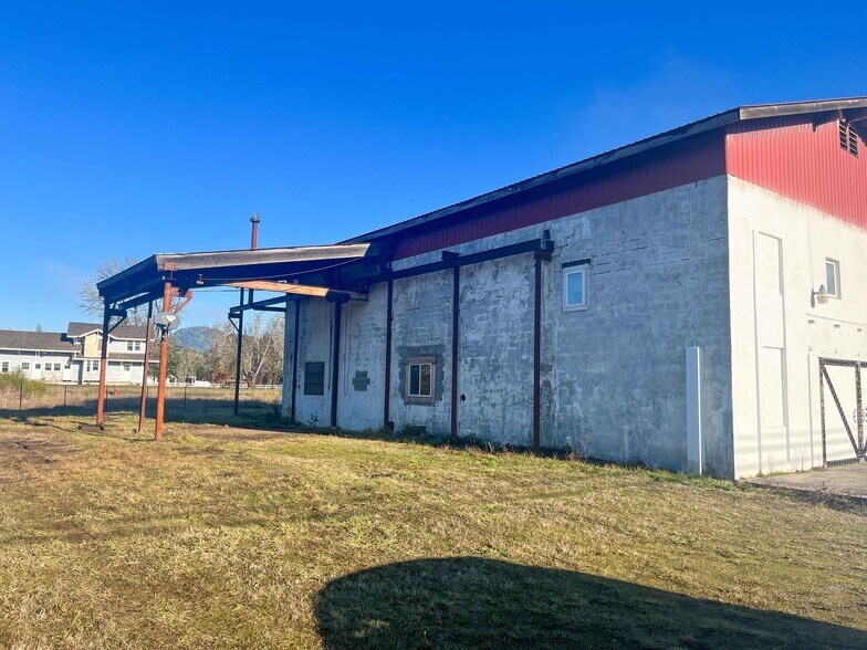 More Photos Of 28401 Salmon River Hwy, Grand Ronde Service For Lease