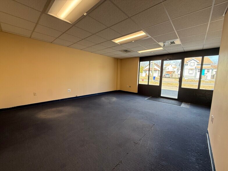 More Photos Of 89-91 Church St, East Hartford Light Manufacturing For Lease