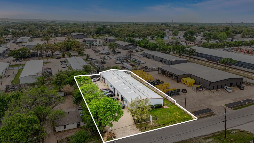 More Photos Of 5012 Kaltenbrun Rd, Fort Worth Warehouse For Lease