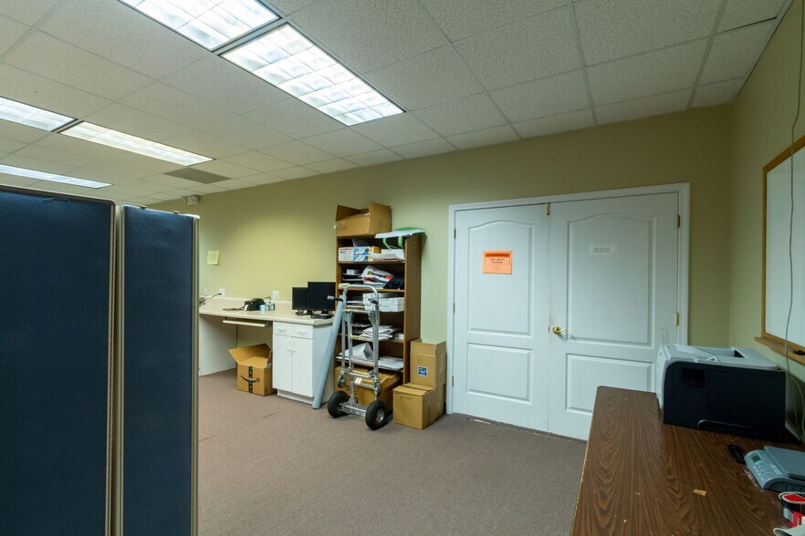More Photos Of 94 E Crogan St, Lawrenceville Office For Lease