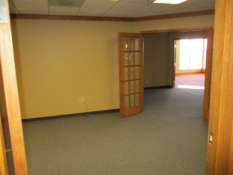 More Photos Of 1900 NW Expressway, Oklahoma City Office For Lease