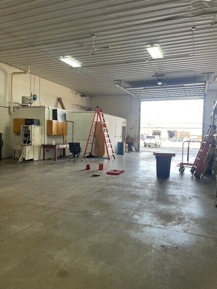 More Photos Of 12641-12647 Old Plank Dr, New Lenox Warehouse For Lease