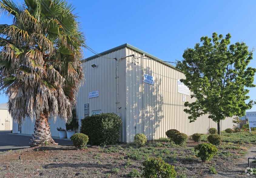 More Photos Of 6803-6815 Central Ave, Newark Warehouse For Lease