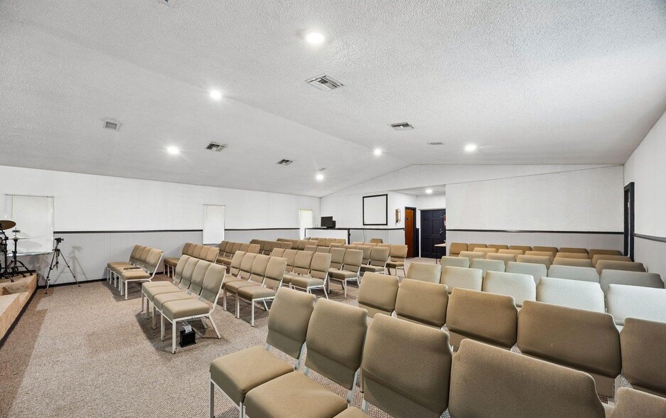 More Photos Of 101 Sesame St, Palatka Religious Facility For Sale
