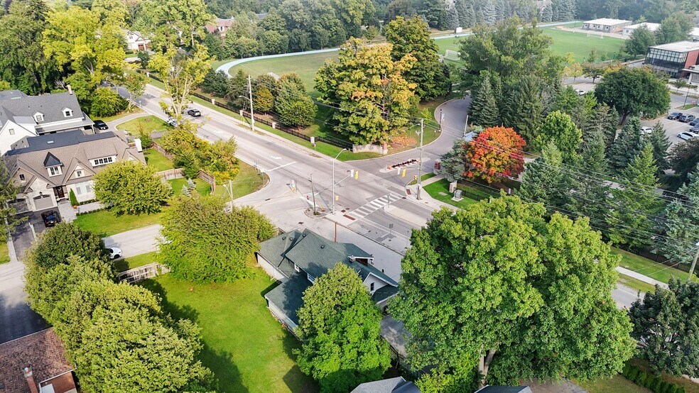 More Photos Of 509 Lakeshore Rd W, Oakville General Retail For Sale