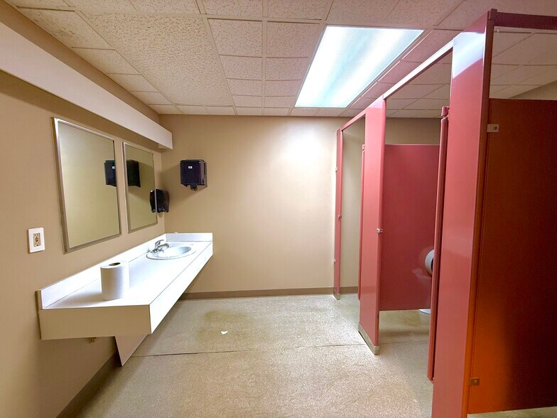 More Photos Of 321 S Blanchard St, Findlay Office For Sale