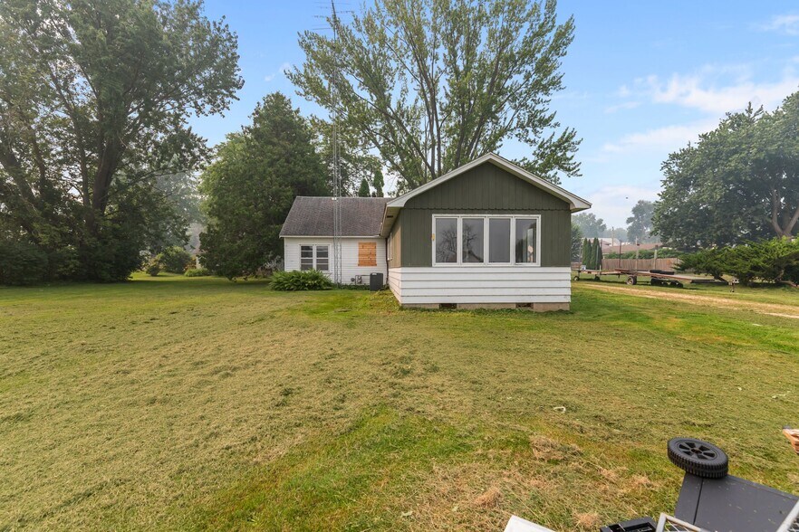 More Photos Of 138 E Front St, Marquette Trailer Camper Park For Sale