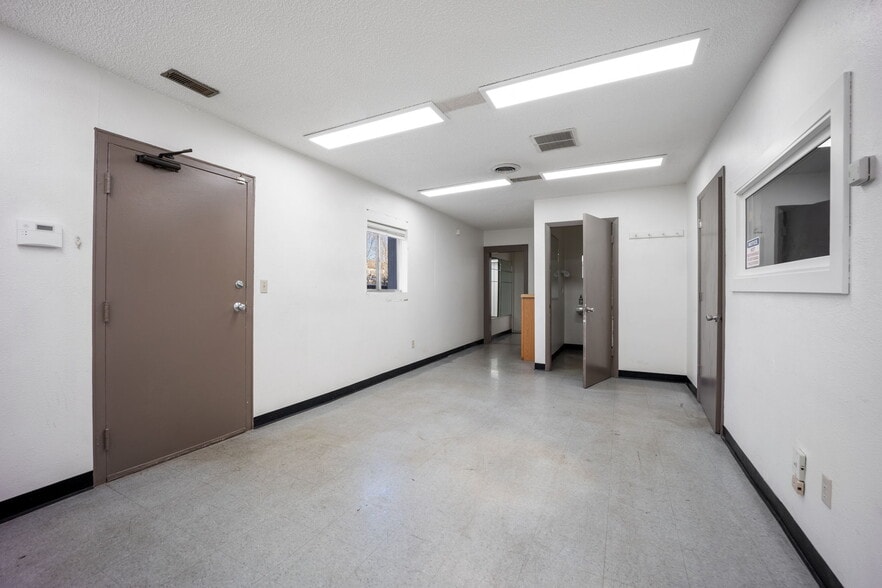More Photos Of 1130 Valley St, Colorado Springs Warehouse For Lease