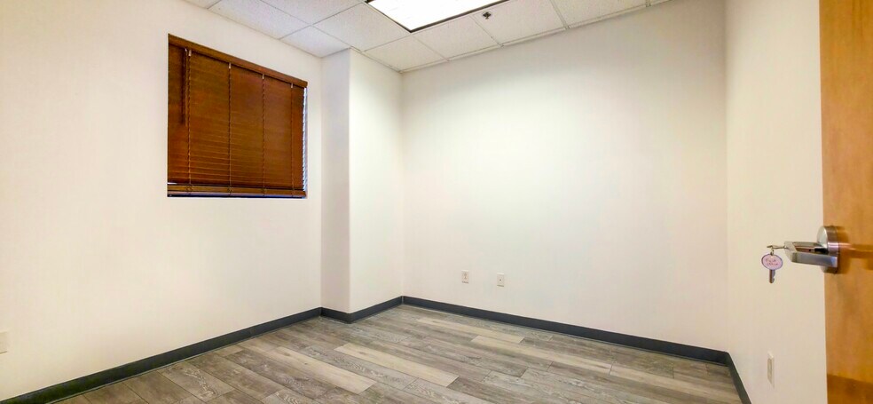 More Photos Of 7678 E Greenway Rd, Scottsdale Light Distribution For Lease