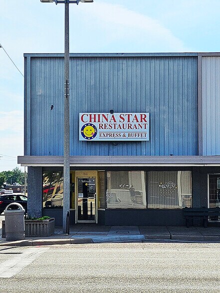 Primary Photo Of 224 N Main St, Mcpherson Restaurant For Sale