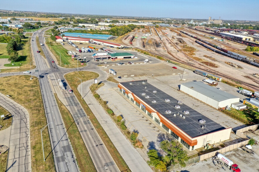 More Photos Of 5945 Cornhusker Hwy, Lincoln Flex For Lease