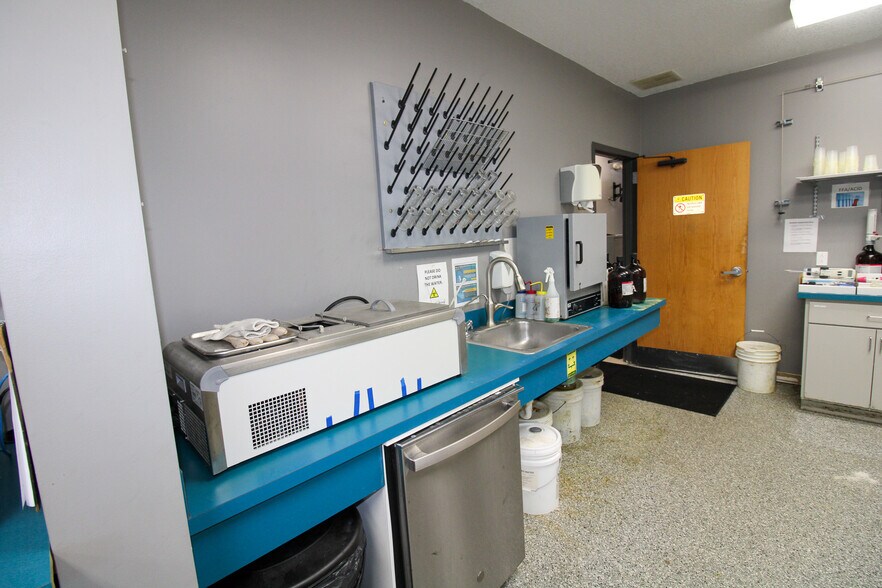 More Photos Of 5640 44th Ave S, Clinton Industrial For Sale
