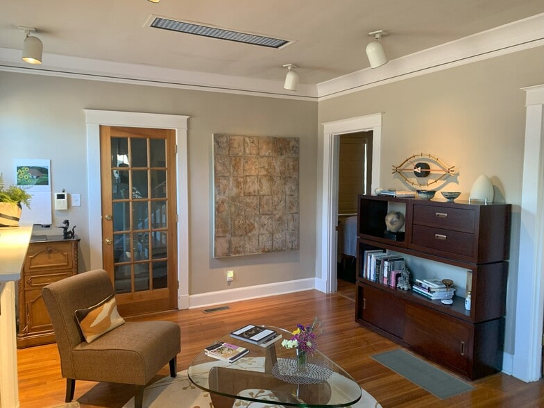 More Photos Of 2293 Union Ave, Memphis Office For Sale