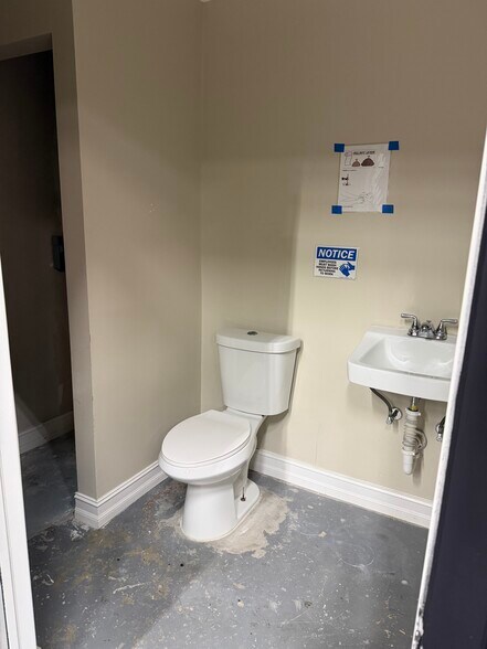 More Photos Of 6401 E Rogers Cir, Boca Raton Light Distribution For Lease