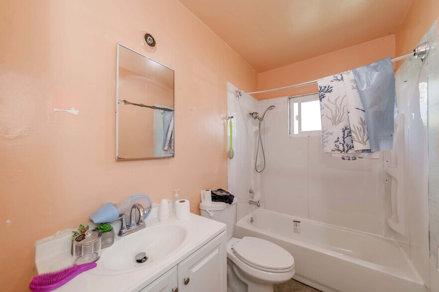 More Photos Of 310 E Wakefield Ave, Anaheim Apartments For Sale